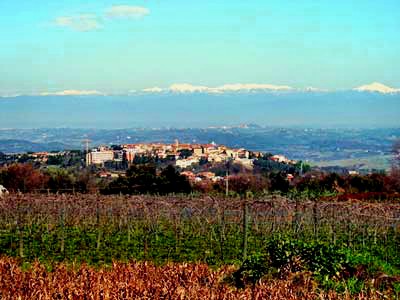 Montaione, im Hintergrund die schneebedeckten Apeninnen